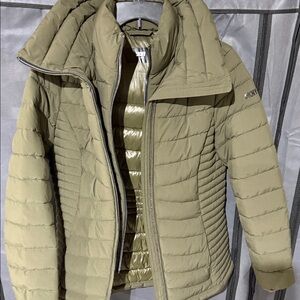 Green lightweight puffer coat